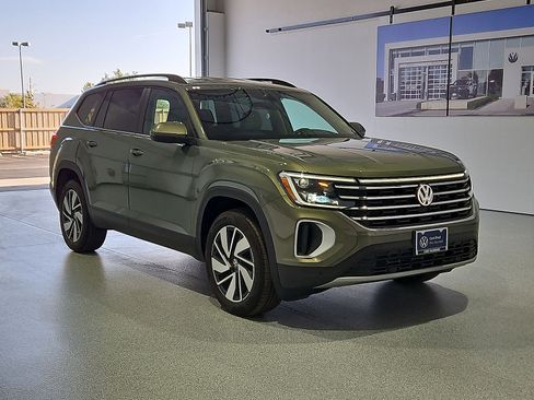 Used 2026 Volkswagen Atlas SE FWD image 2