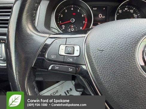 Used 2017 Volkswagen Passat 1.8T SE FWD image 23