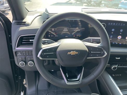 New 2025 Chevrolet Suburban Premier image 14