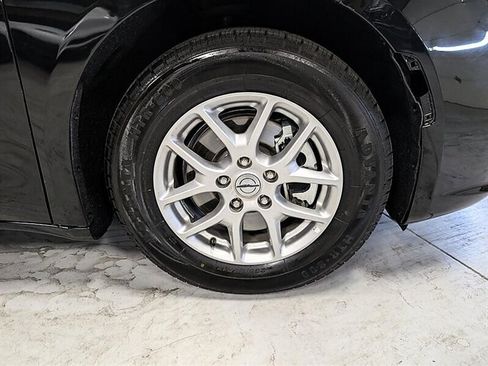 Used 2025 Chrysler Pacifica Select FWD image 12