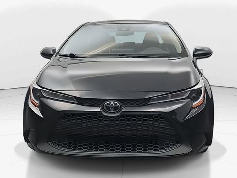 Used 2022 Toyota Corolla LE image 3