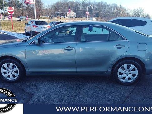 Used 2010 Toyota Camry LE image 6