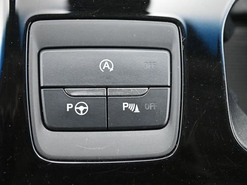 Used 2020 Ford Edge Titanium w/ Equipment Group 301A AWD/4WD image 16