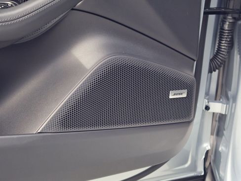 Certified 2025 Porsche Macan Electric RWD image 13