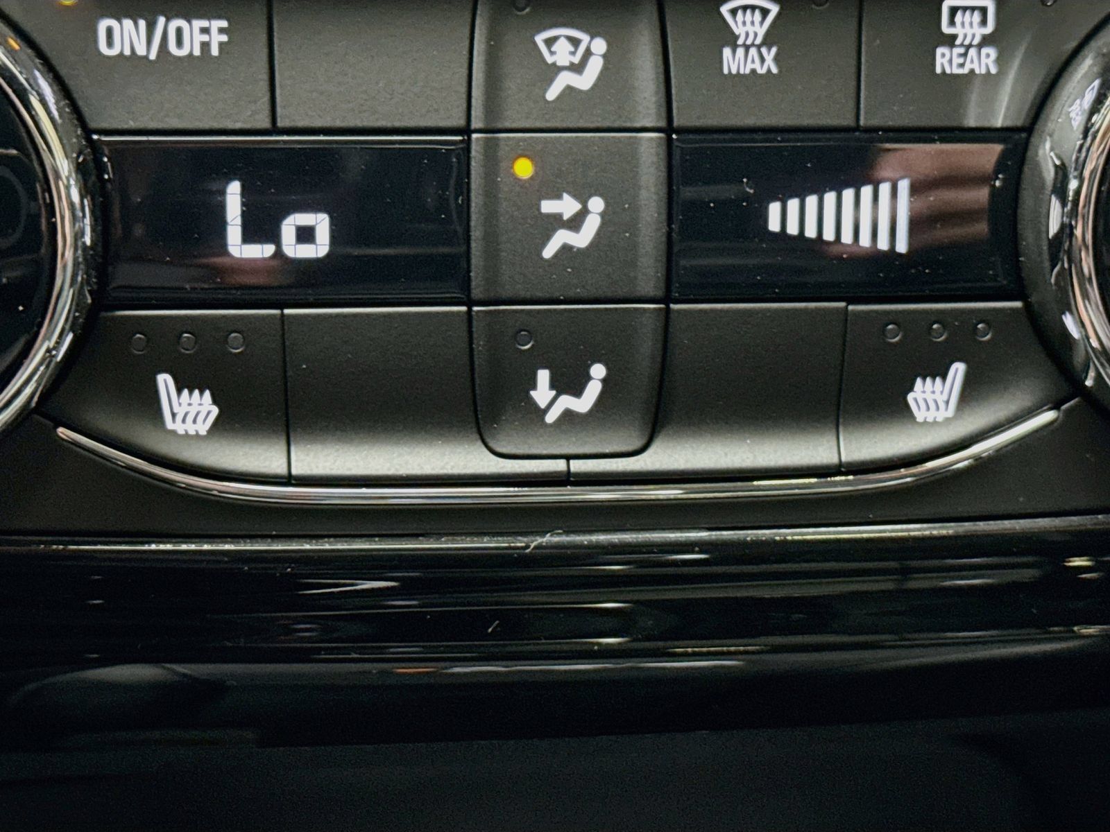 New 2026 Chevrolet Trax RS w/ Sunroof Package FWD image 23