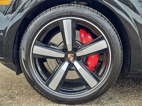 Used 2025 Porsche Cayenne S image 11