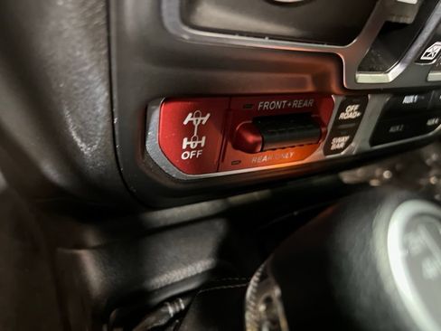 Used 2025 Jeep Wrangler Unlimited Rubicon AWD/4WD image 26