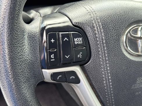 Used 2018 Toyota Highlander LE FWD image 33