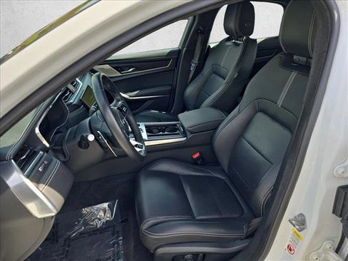 Certified 2023 Jaguar XF R-Dynamic SE AWD/4WD image 15