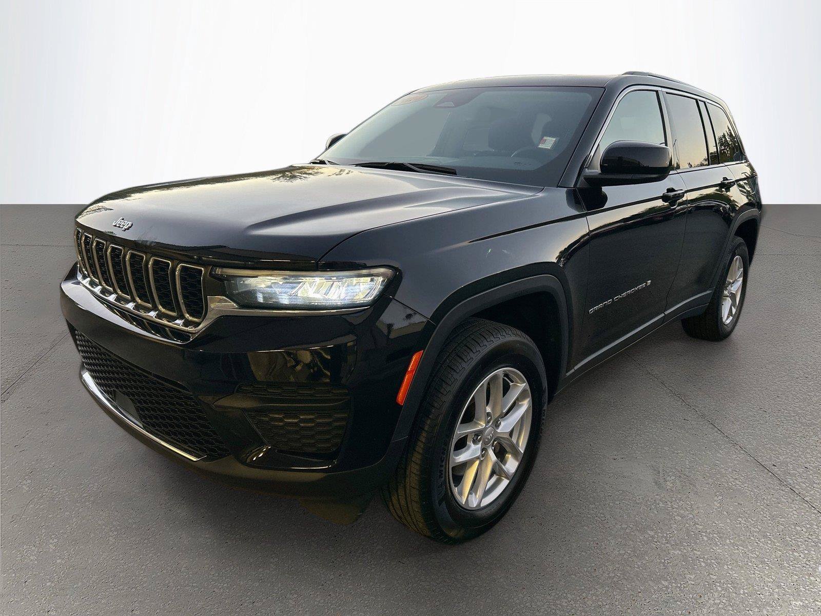 Used 2024 Jeep Grand Cherokee Laredo X w/ Trailer Tow Package AWD/4WD image 8