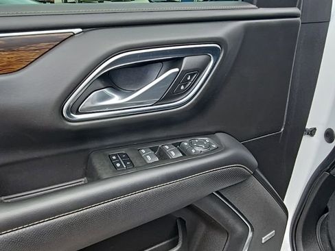 Used 2022 Chevrolet Suburban Premier image 11