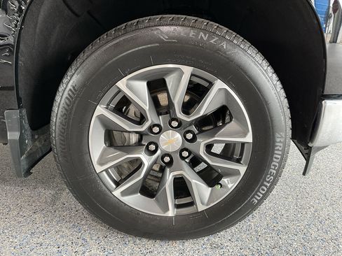 Used 2023 Chevrolet Silverado 1500 LT AWD/4WD image 31