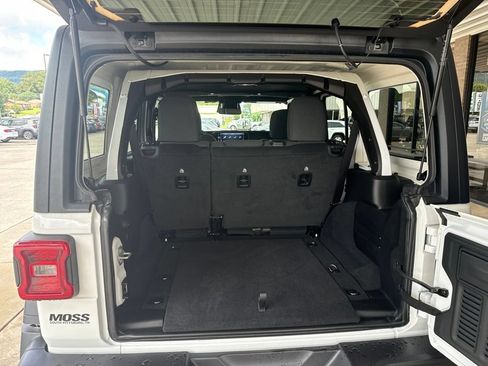 Used 2026 Jeep Wrangler Unlimited Rubicon AWD/4WD image 23