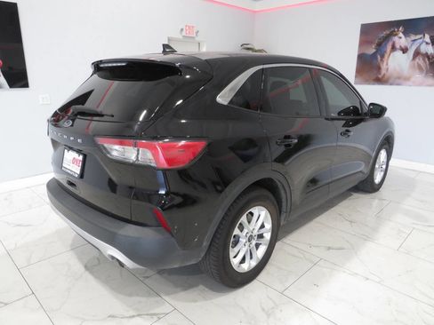 Used 2021 Ford Escape SE w/ Convenience Package FWD image 3