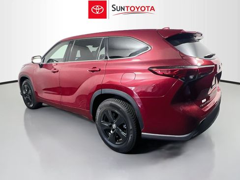 Used 2020 Toyota Highlander LE FWD image 6