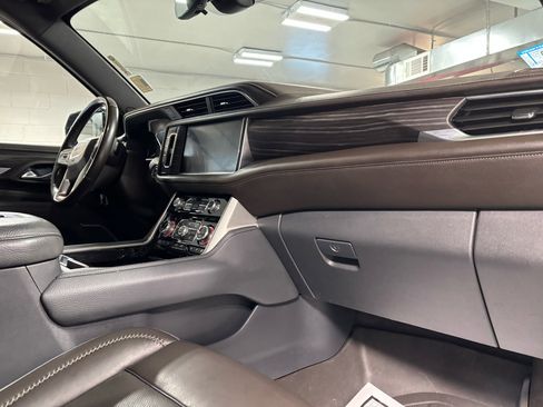 Used 2021 GMC Yukon XL Denali w/ Denali Premium Package image 15