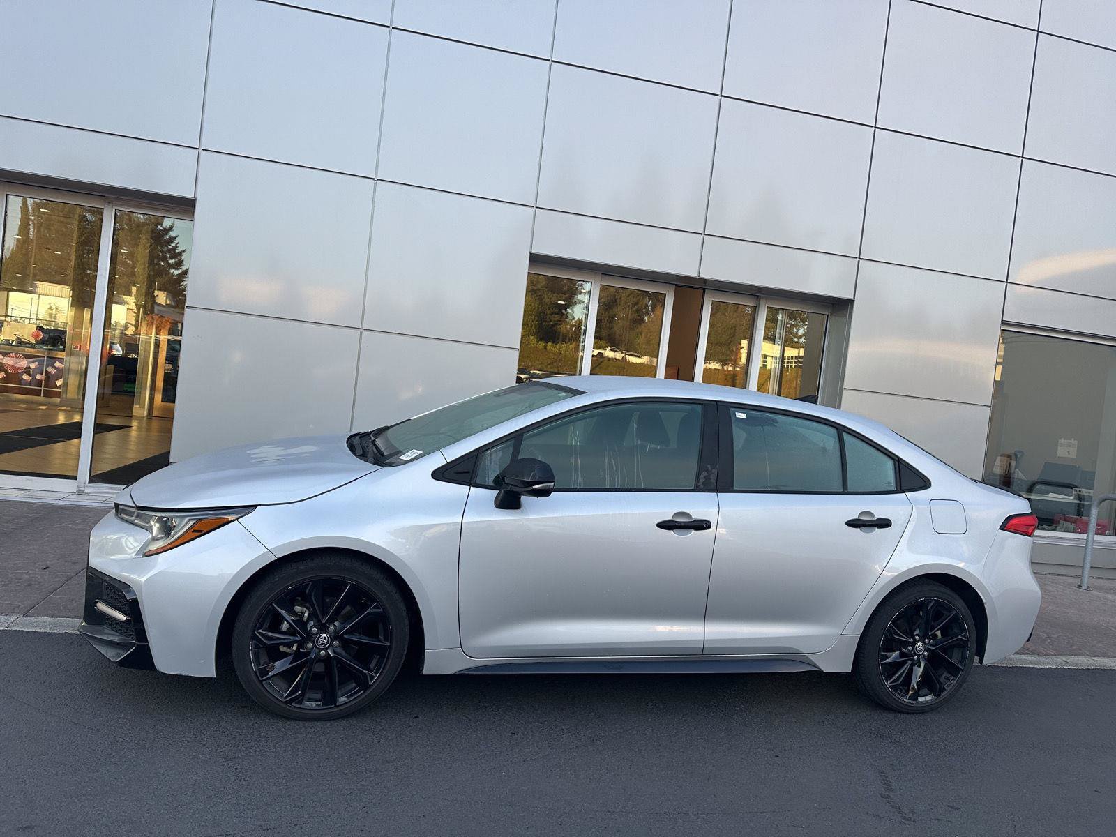 Used 2021 Toyota Corolla SE FWD image 2
