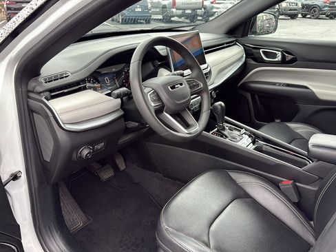 Used 2025 Jeep Compass Limited AWD/4WD image 14