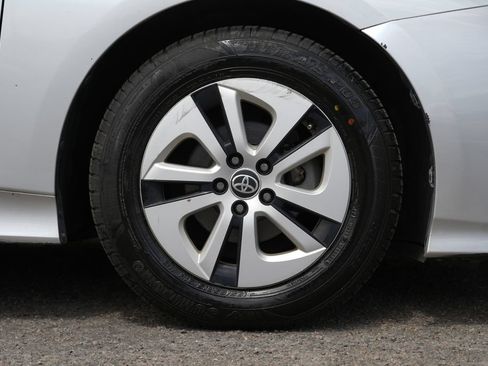 Used 2017 Toyota Prius Four w/ Advanced Technology Package FWD image 10