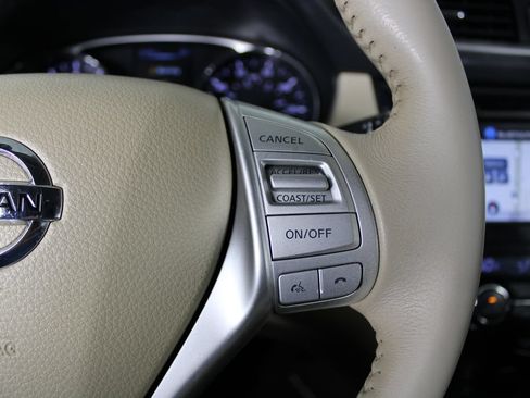 Used 2015 Nissan Rogue SL FWD image 25