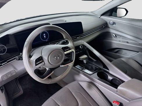 Certified 2023 Hyundai Elantra SEL w/ Convenience Package FWD image 9