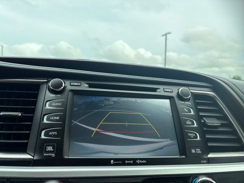Used 2019 Toyota Highlander Limited FWD image 26