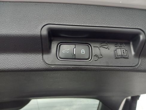 Used 2023 Ford Explorer Limited AWD/4WD image 13