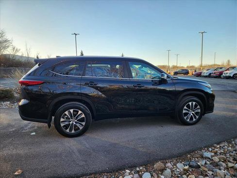Used 2023 Toyota Highlander XLE image 6