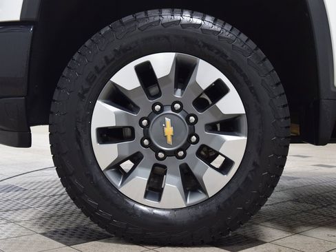 Used 2024 Chevrolet Silverado 2500 Custom w/ Custom Value Package image 30