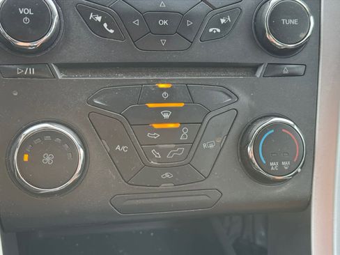 Used 2016 Ford Fusion SE image 18