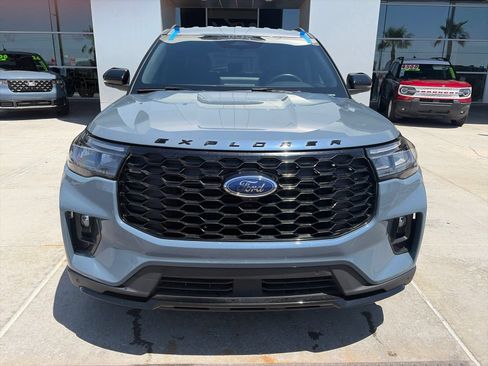 Used 2025 Ford Explorer ST-Line w/ Premium Package RWD image 8