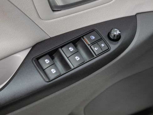 Used 2018 Toyota Sienna LE AWD/4WD image 21