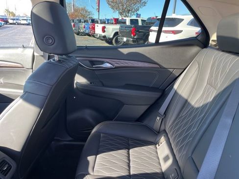 Used 2022 Buick Envision Avenir w/ Technology Package II image 14