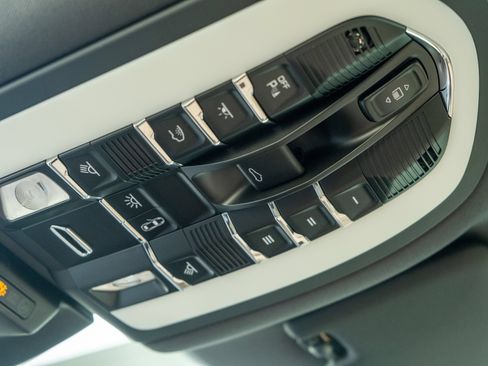 Used 2024 Porsche Macan AWD/4WD image 22
