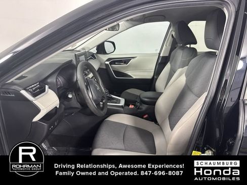 Used 2021 Toyota RAV4 XLE AWD/4WD image 4