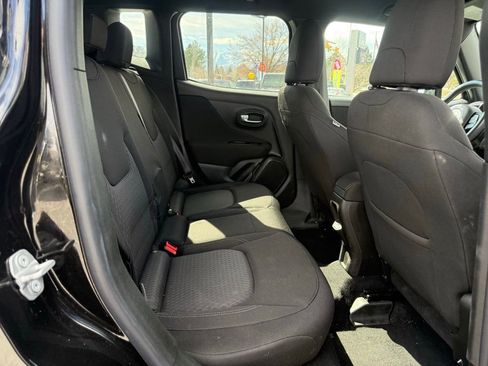 Used 2021 Jeep Renegade Latitude AWD/4WD image 12