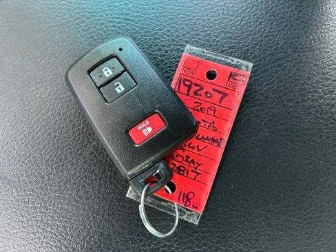 Used 2019 Toyota Highlander XLE FWD image 67