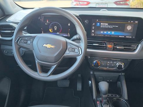 Used 2025 Chevrolet TrailBlazer LT FWD image 15