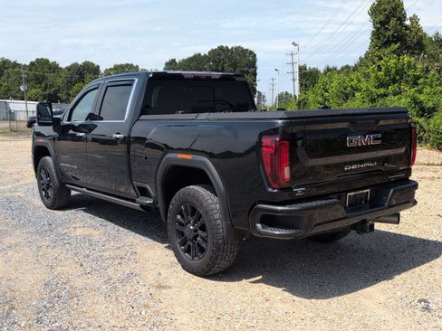 Used 2022 GMC Sierra 2500 Denali w/ Denali Black Diamond Edition AWD/4WD image 3