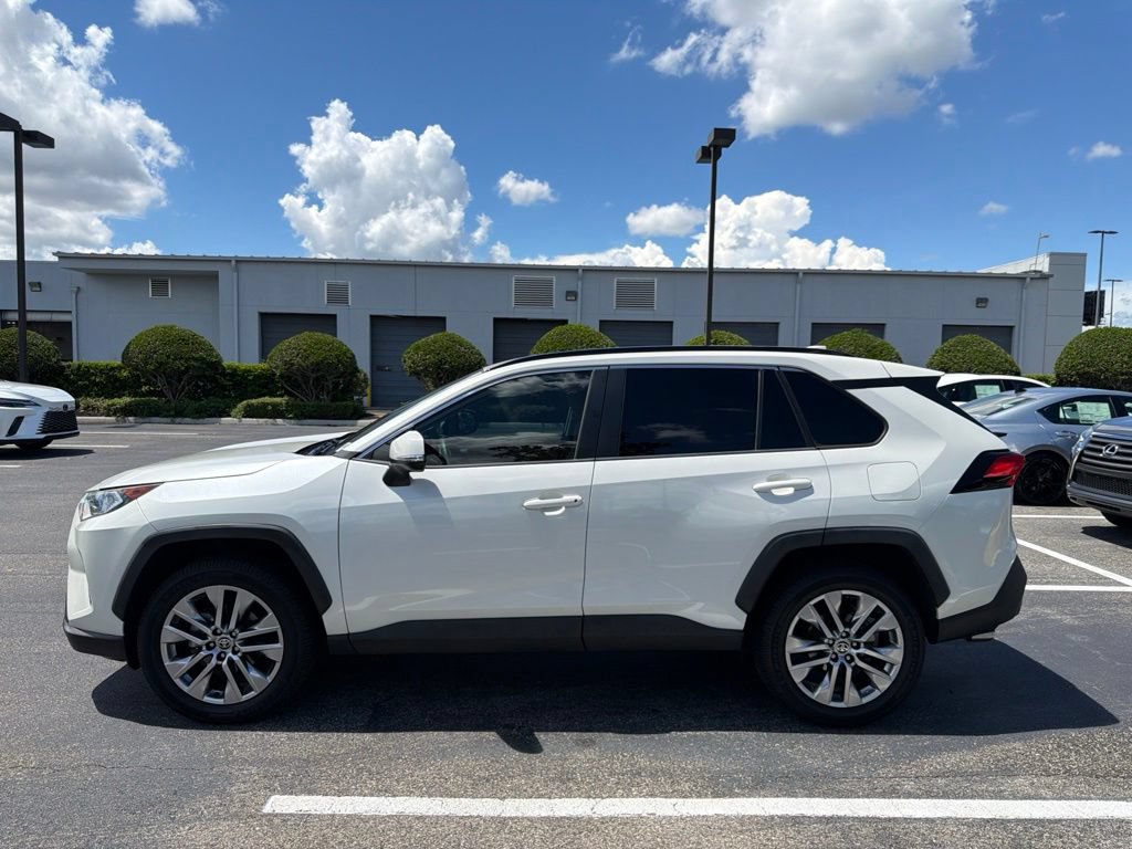 Used 2021 Toyota RAV4 XLE Premium FWD image 4