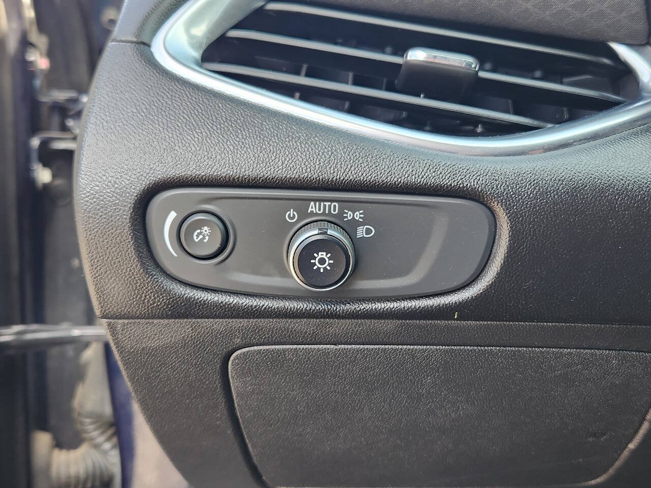 Used 2018 Chevrolet Malibu LT FWD image 20
