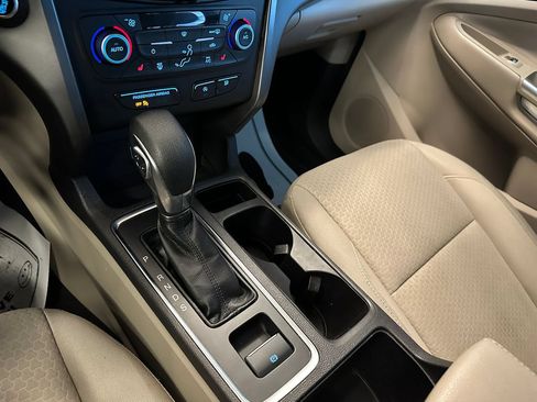 Used 2019 Ford Escape SE FWD image 16