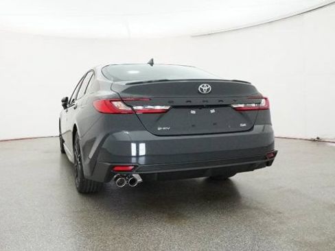New 2026 Toyota Camry Hybrid FWD image 43