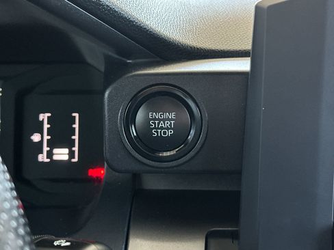 Used 2025 Toyota Tacoma SR5 AWD/4WD image 19