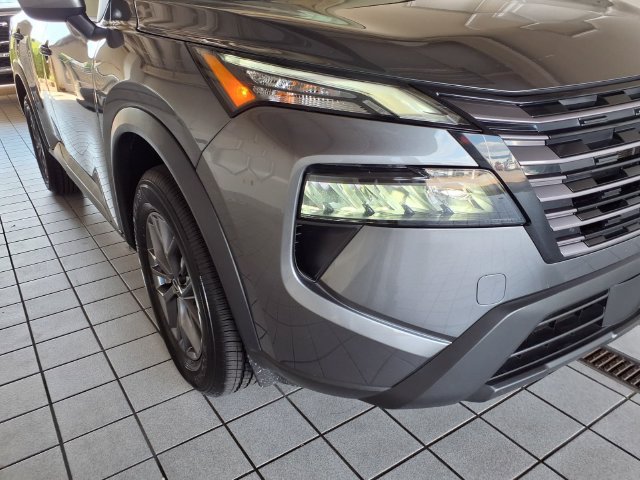 Used 2026 Nissan Rogue SV AWD/4WD image 24