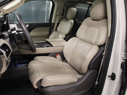 Used 2024 Lincoln Navigator Reserve image 5