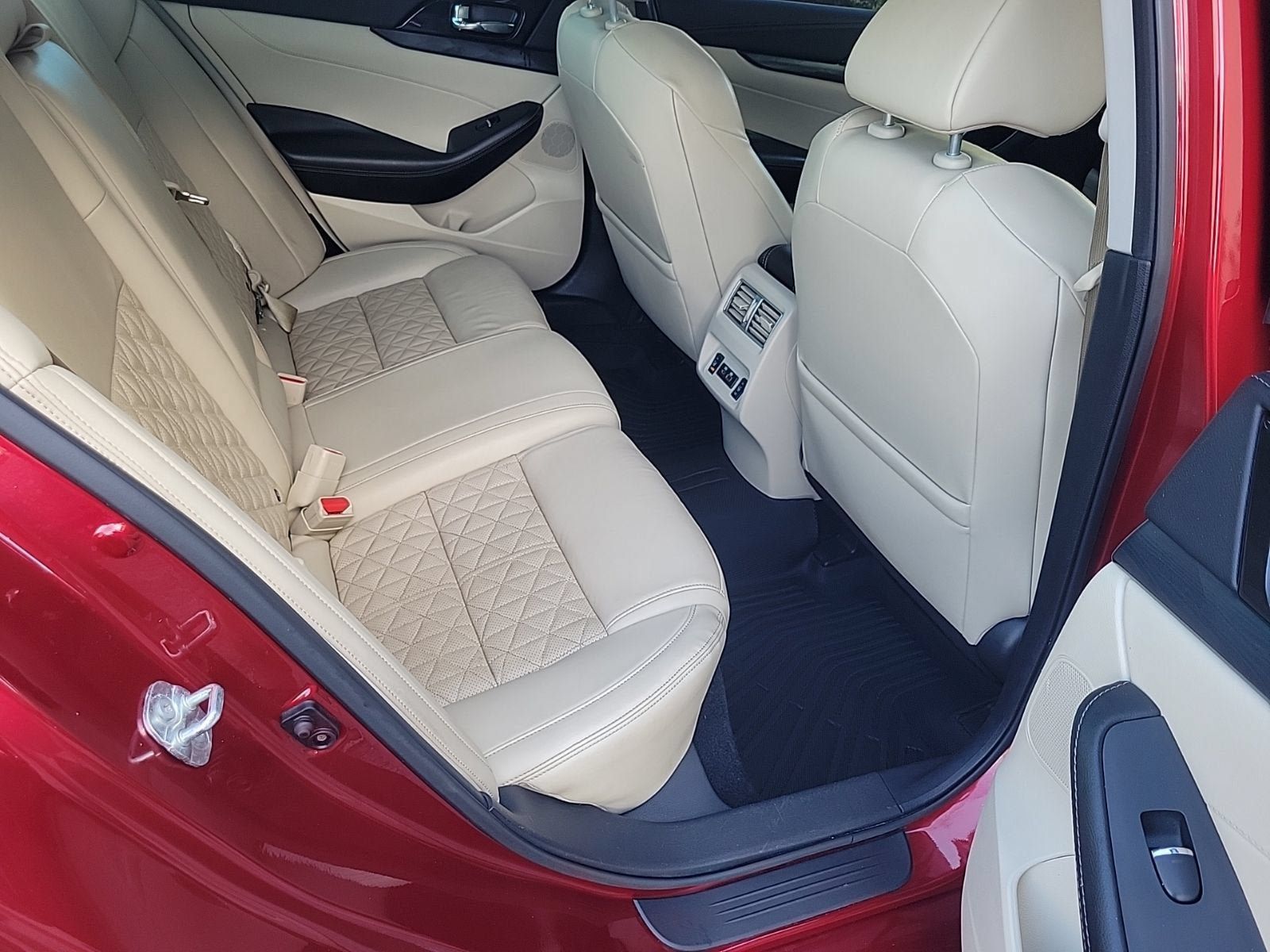 Used 2022 Nissan Maxima Platinum w/ Sport Mat Group FWD image 14