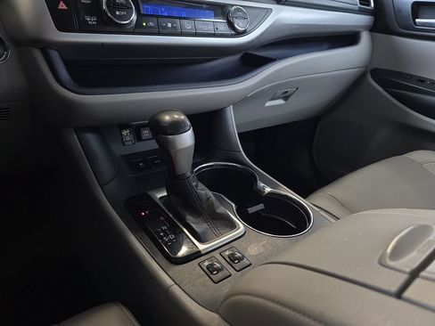 Used 2019 Toyota Highlander XLE w/ Carpet Mat Package (TMS) AWD/4WD image 28