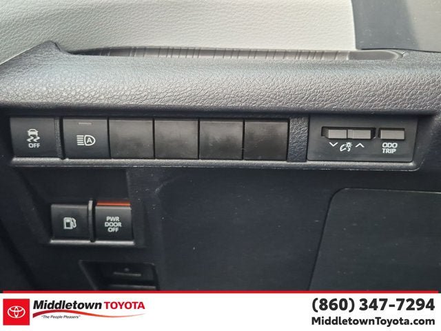Used 2026 Toyota Sienna XLE FWD image 18