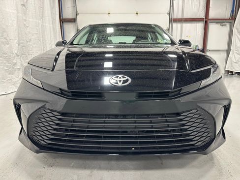 Used 2025 Toyota Camry LE image 2